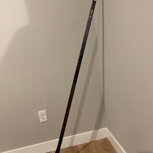 Senior Right Handed P28  Vapor 3X Pro Hockey Stick