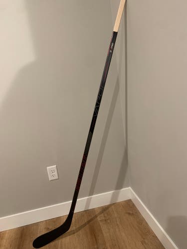 Senior Right Handed P28  Vapor 3X Pro Hockey Stick
