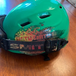 Kid's Medium Smith Helmet & Goggles