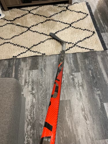 Brand NEW Intermediate Bauer Vapor Flylite P92 Pro Stock Hockey Stick