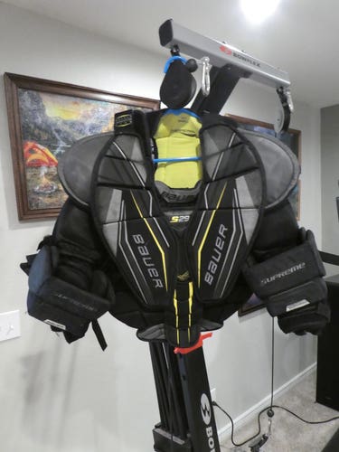 Intermediate Used Small Bauer Supreme s29 Goalie Chest Protector