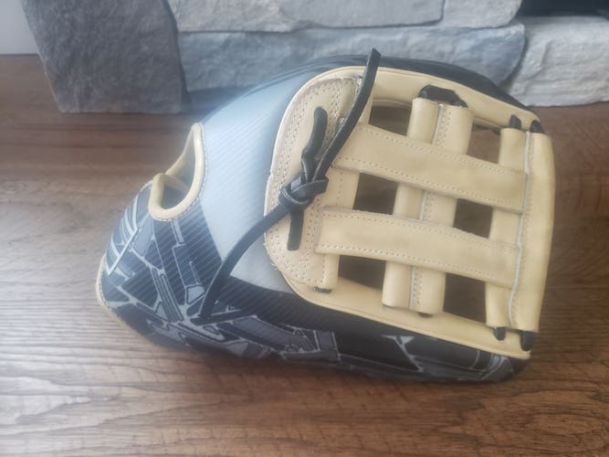 Used Rawlings Right Hand Throw Outfield REV1X Baseball Glove 12.75"