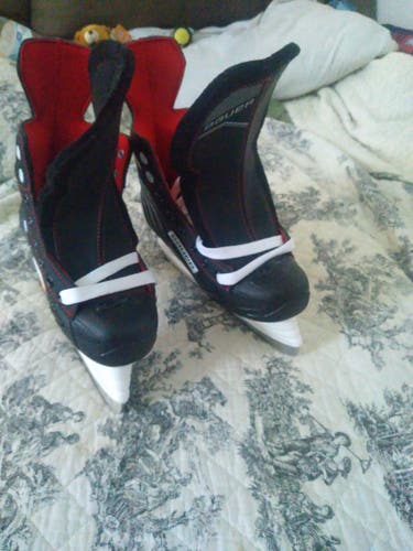 Youth New Bauer Ns Hockey Skates Regular Width Size 2
