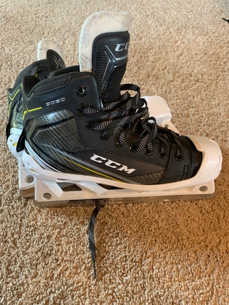 Junior Used CCM Tacks 9060 Hockey Goalie Skates Regular Width Size 5.5
