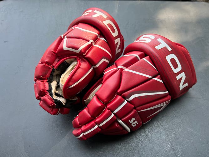 Used Easton SE6 Gloves 14"