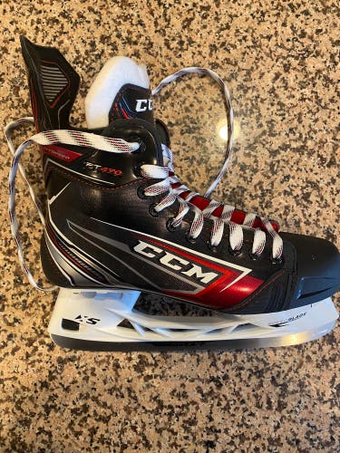New CCM Regular Width Size 8.5 JetSpeed FT470 Hockey Skates