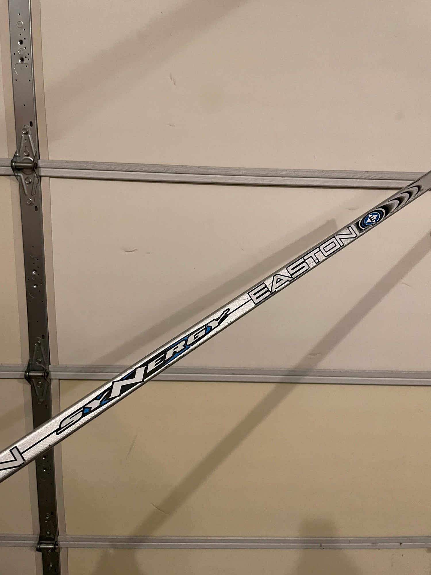 INT Right Handed Synergy EQ10 Hockey Stick