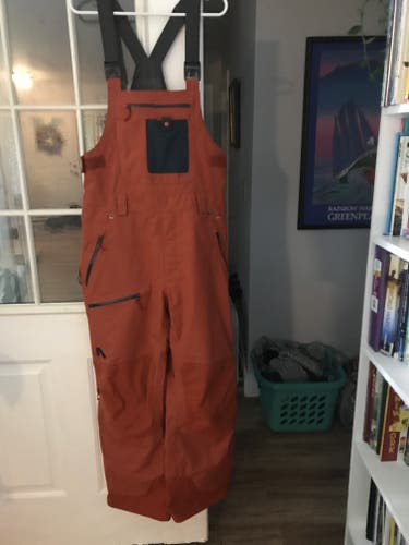 Men's Flylow Baker Bibs Large in Autumn Rust