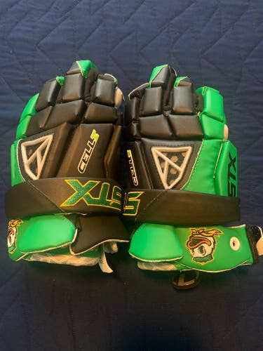 Oregon men’s lacrosse gloves