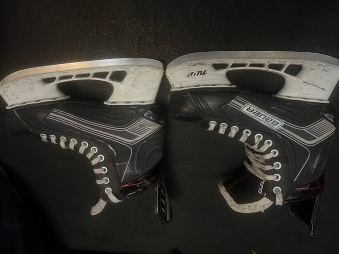Used Bauer Regular Width  Size 8.5 Vapor X800 Hockey Skates