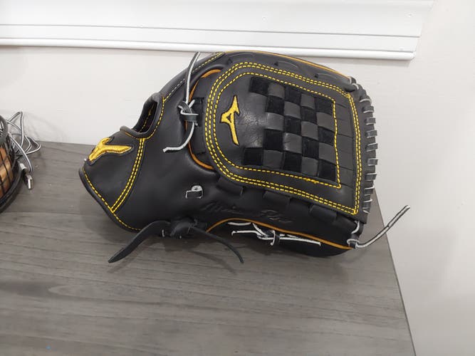 Mizuno Right Hand Throw Pitcher's Pro Baseball Glove 12"