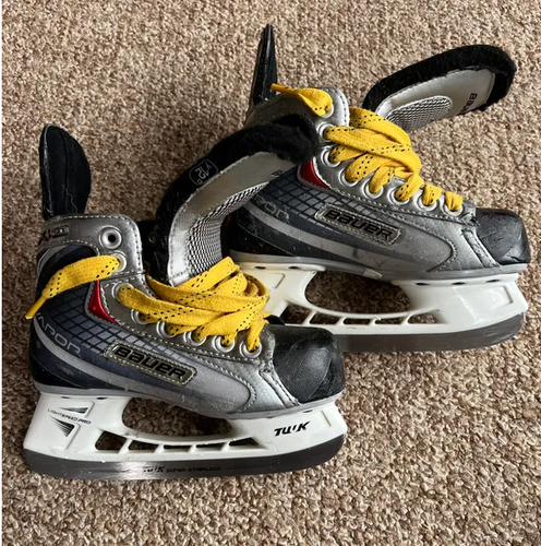 Youth Used Bauer Vapor X20 Hockey Skates Regular Width Size 12