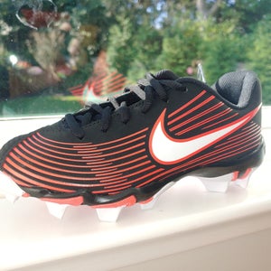 Brand new size 3Y Nike Softball cleats