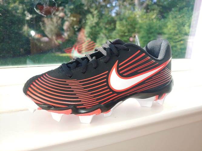 Brand new size 3Y Nike Softball cleats