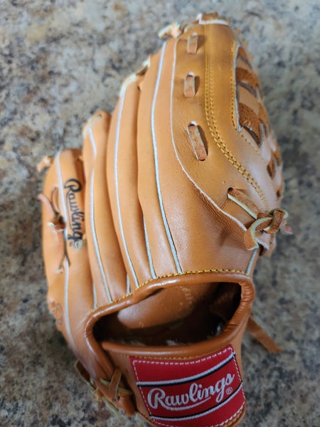 Rawlings Right Hand Throw RBG57 Baseball Glove 11.5" Excellent condition. Game ready