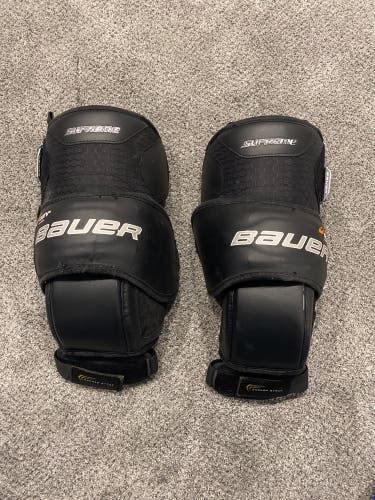 BAUER 1S OD1N Knee Guard – Sr