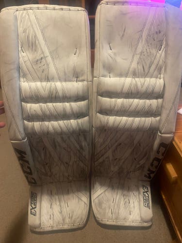 35" CCM  Eflex4 Goalie Leg Pads