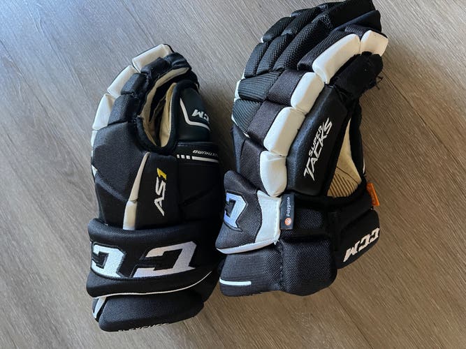 CCM super tacks as1 gloves