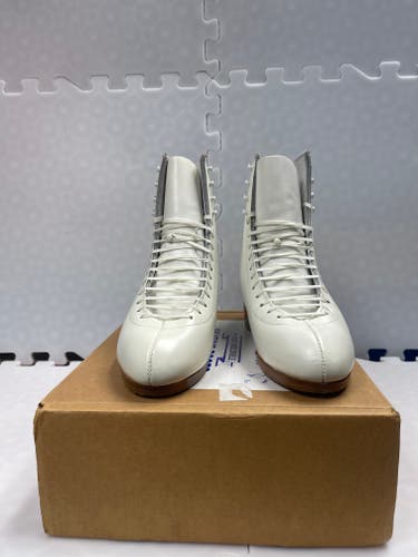 New SP-TERI Figure Skates Size 8AAA