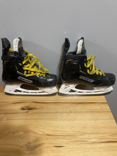 Used Bauer Regular Width Size 3.5 Supreme 2S Pro Hockey Skates