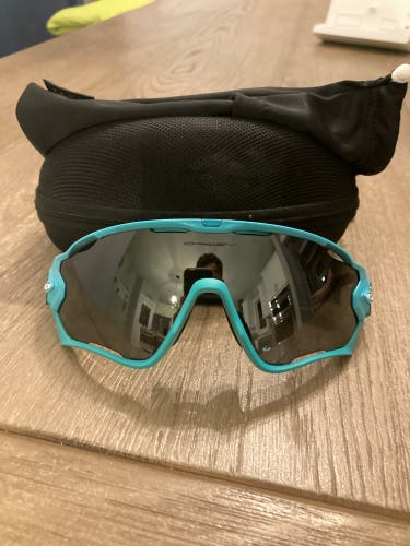Unisex Medium/Large Oakley Radar EV Sunglasses
