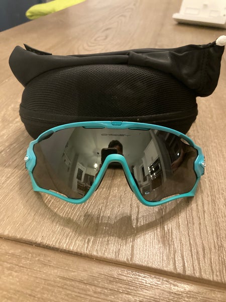 Unisex Medium/Large Oakley Radar EV Sunglasses