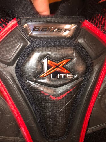 Senior Small Bauer  Vapor 1X Lite Shoulder Pads