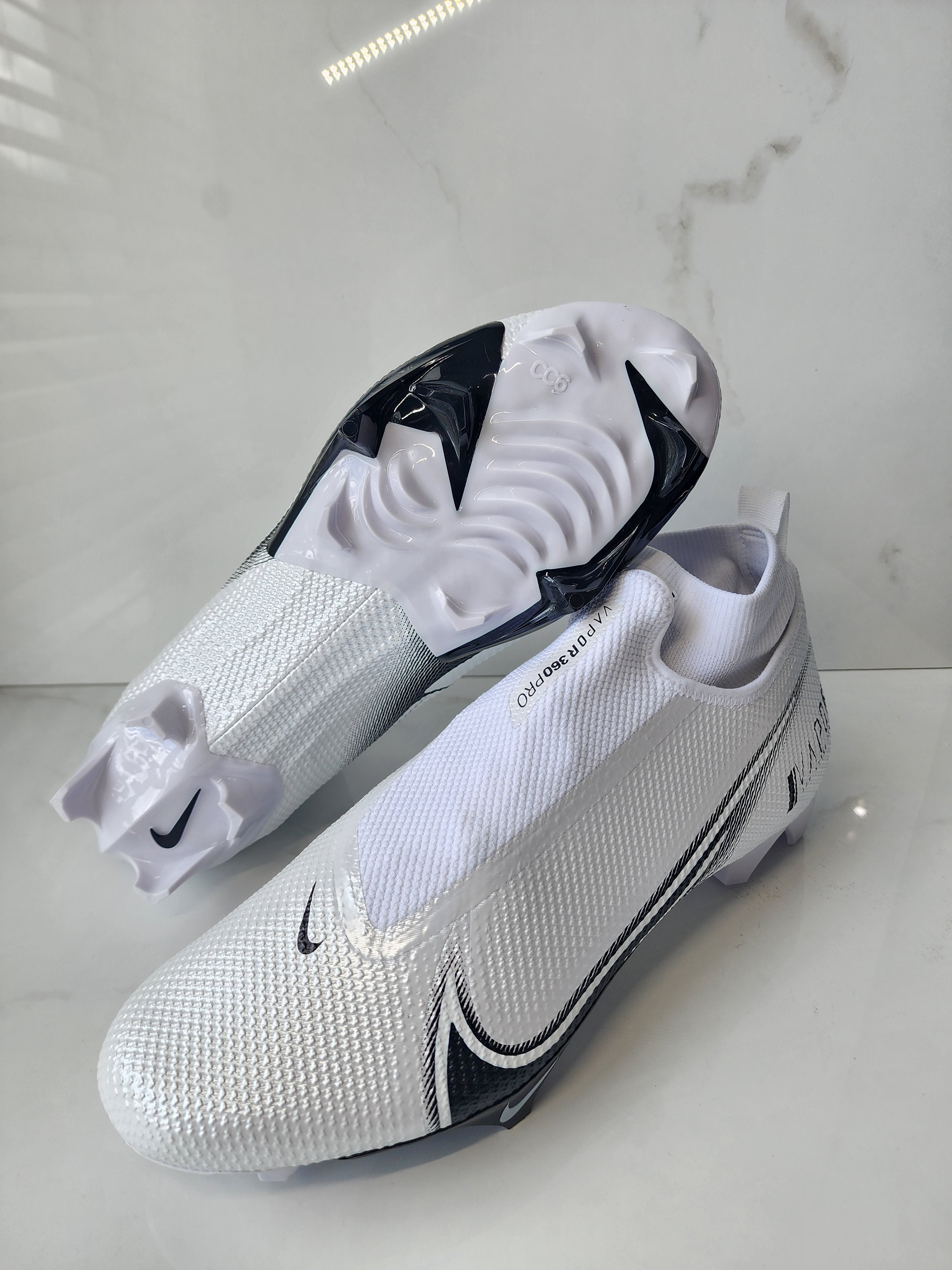 Nike Vapor Edge Pro CC6 Men\'s Size‎ 11 White Silver Football Cleats Nike Vapor Edge Pro 360 2 Football Cleat | Hibbett main image 4