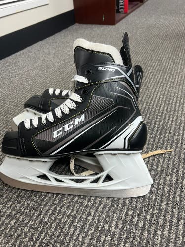 Used CCM Size 8 Tacks 9060 Hockey Skates