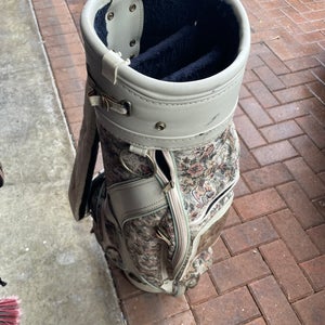 Ladies classic cart bag with shoulder strap