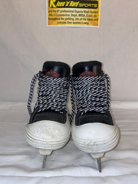 Used CCM 452 Tacks Size 4 D Ice Hockey Goalie Skates