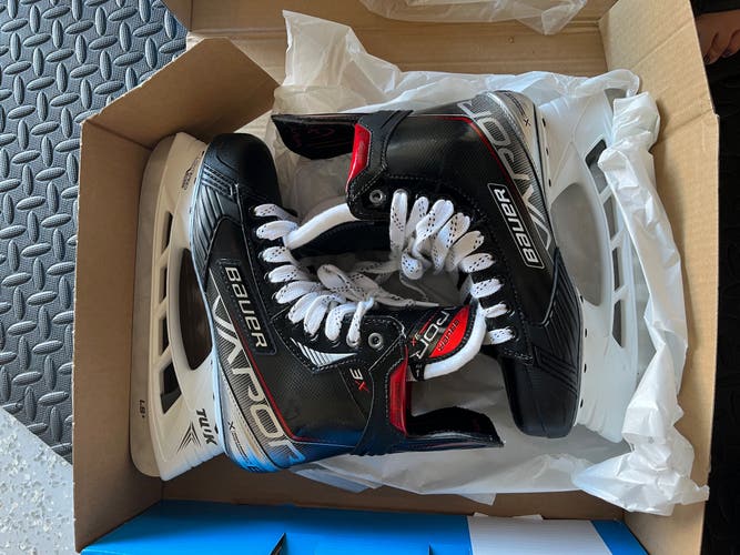 New Bauer Size 9 Vapor 3X Hockey Skates