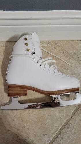 Used Jackson Figure Skates Size 1.5