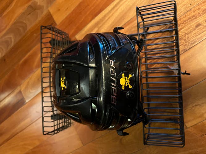 Used Small Bauer Re-Akt 150 Helmet