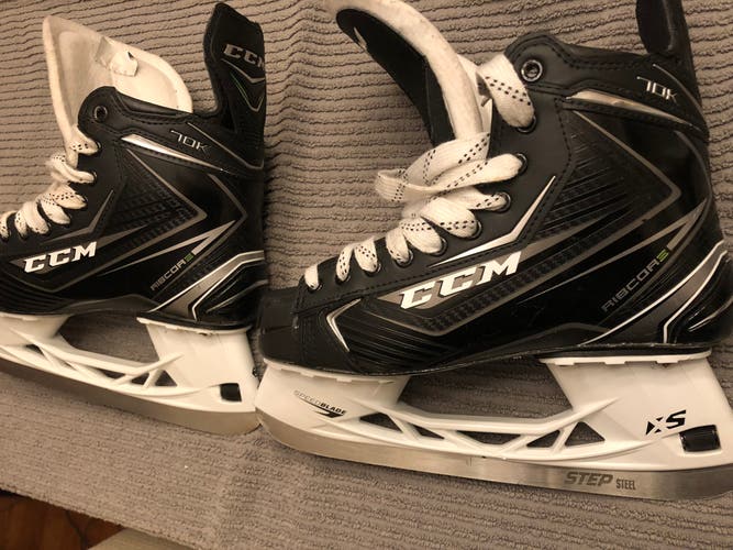 New CCM Wide Width Pro Stock Size 9 RibCor 70K Hockey Skates