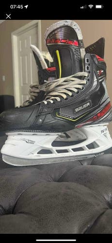 Mint condition Bauer 2X Pro skates!