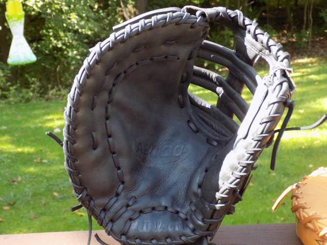 Used Wilson First Base Left Hand Throw A2000 Baseball Glove 12"