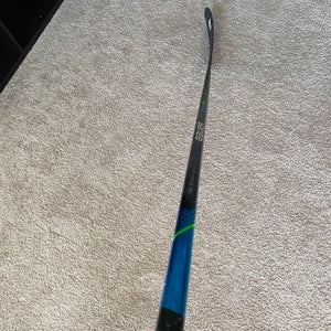 Senior Right Handed P28 Nexus Geo Like New Hockey Stick