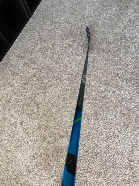Senior Right Handed P28 Nexus Geo Like New Hockey Stick