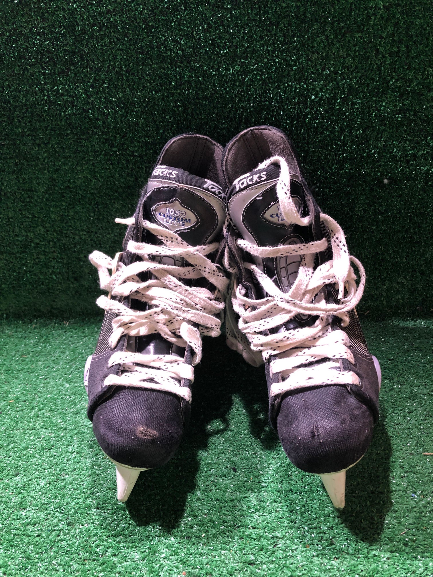Ccm Tacks 1052 Custom Lite Hockey Skates 4.5E Skate Size