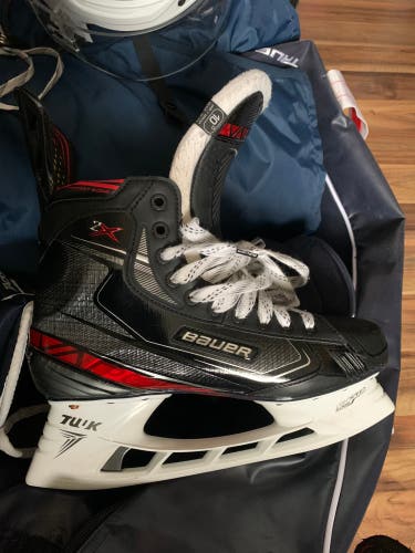 Used Bauer Regular Width Size 10 Vapor 2X Hockey Skates