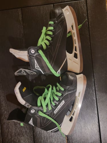 Youth Used Bauer Supreme S140 Hockey Skates Regular Width Size 5