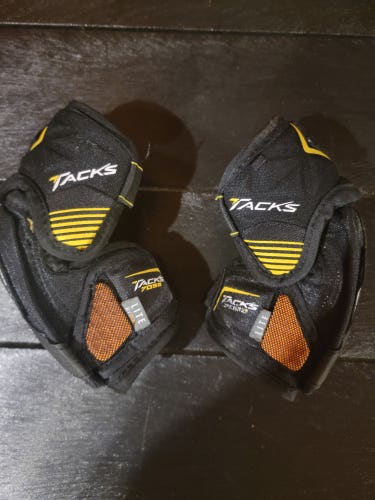 Used Medium CCM Tacks 7092 Elbow Pads