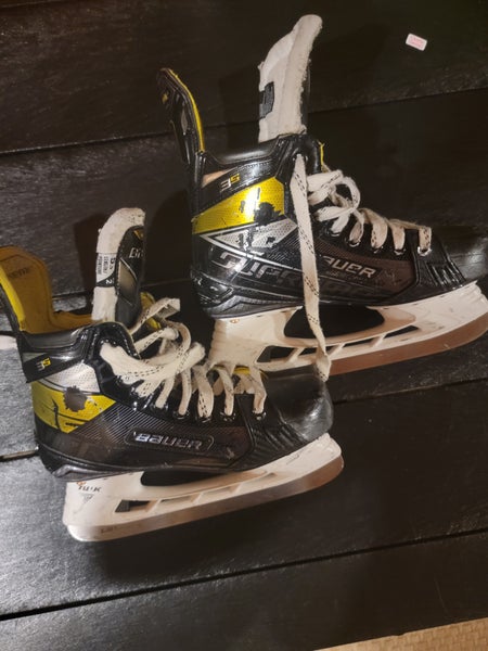 Youth Used Bauer Supreme 3S Hockey Skates Regular Width Size 5.5