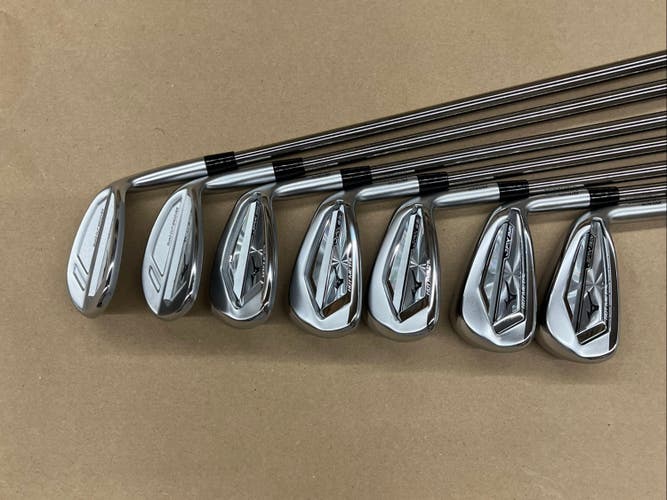 Preowned Mizuno JPX 921 Hot Metal Iron Set - Graphite - 6-PW+GW+SW