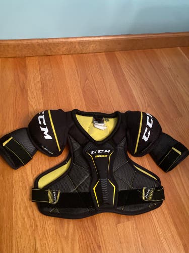 Junior Medium CCM  Tacks 3092 Shoulder Pads