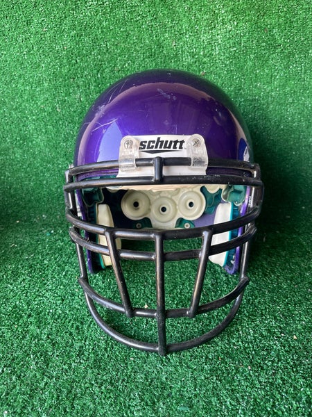 Helmet Stalker on X: Vikings WR Justin Jefferson has been fitted for a  Schutt F7 with an F7-ROPO-SW-NB-VC facemask, PRIZM Clear Oakley visor and a  Riddell hardcup chinstrap. He wore a clear