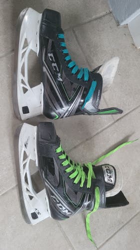 Junior Used CCM RibCor 86K Hockey Skates Regular Width Size 4