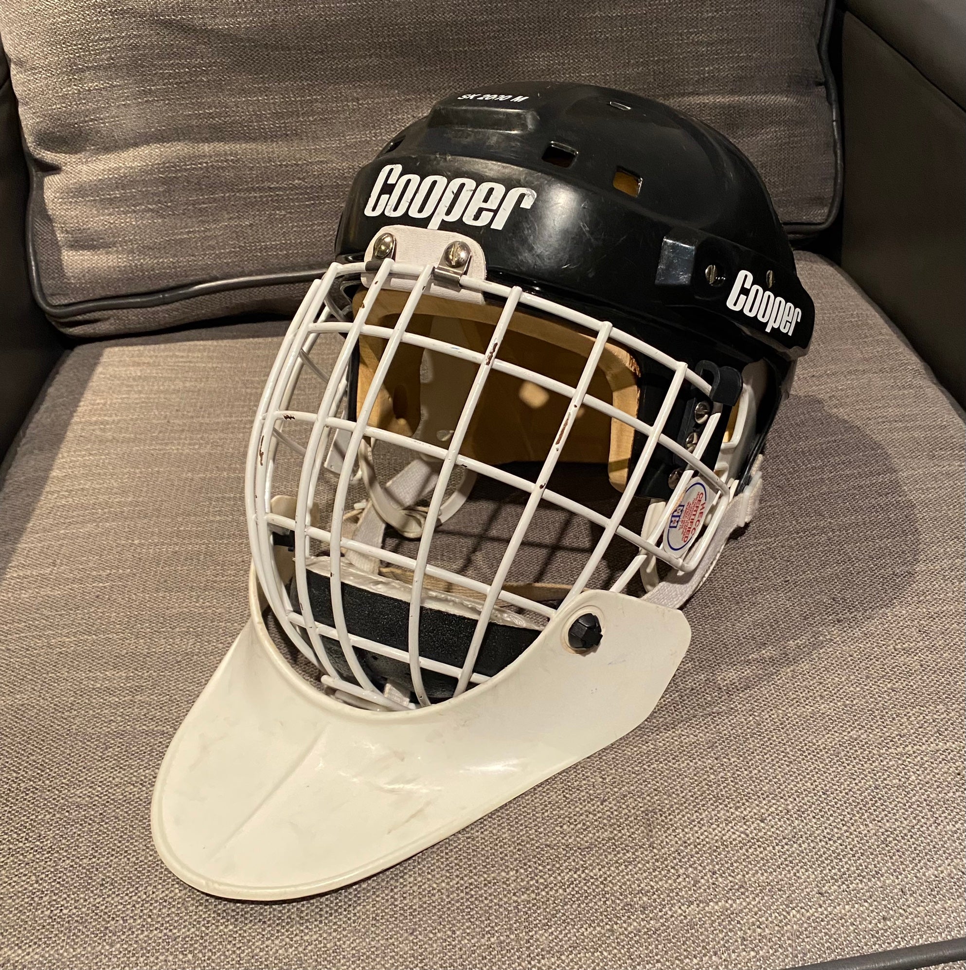 Cooper SK2000M Goalie Helmet with HM50M Cage SidelineSwap