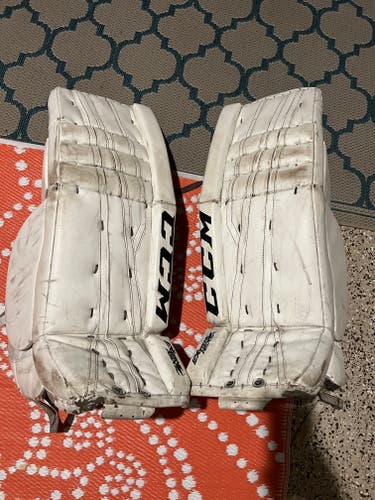White Senior 33" CCM  Extreme Flex 860 Goalie Leg Pads